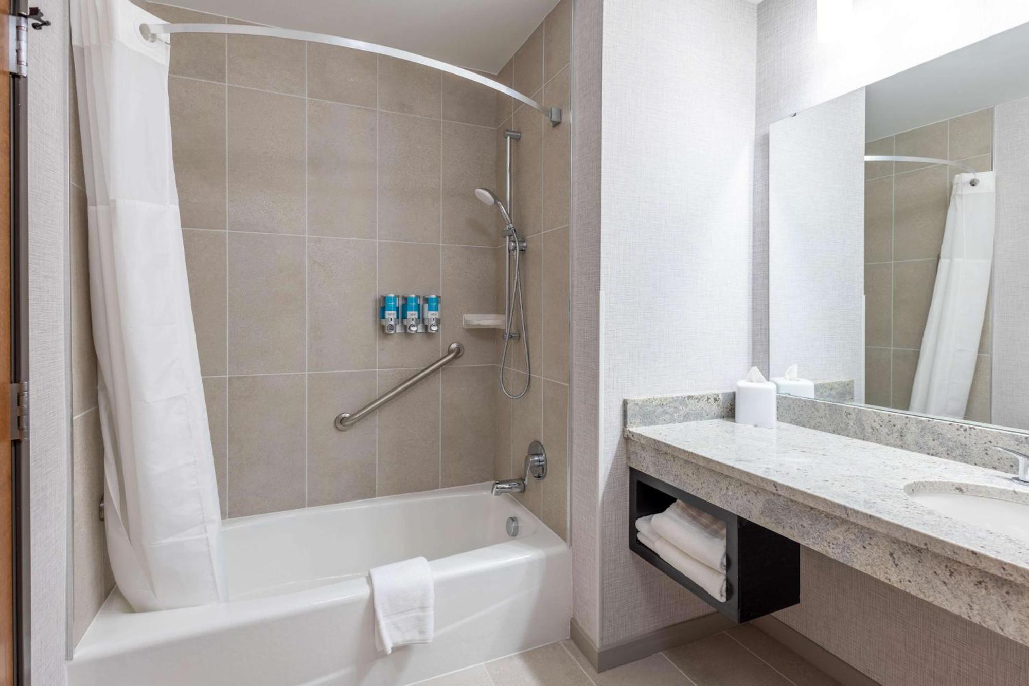 Drury Plaza Hotel Savannah Pooler Bagian luar foto