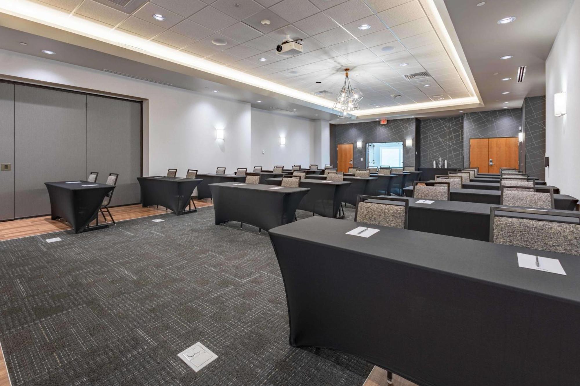 Drury Plaza Hotel Savannah Pooler Bagian luar foto
