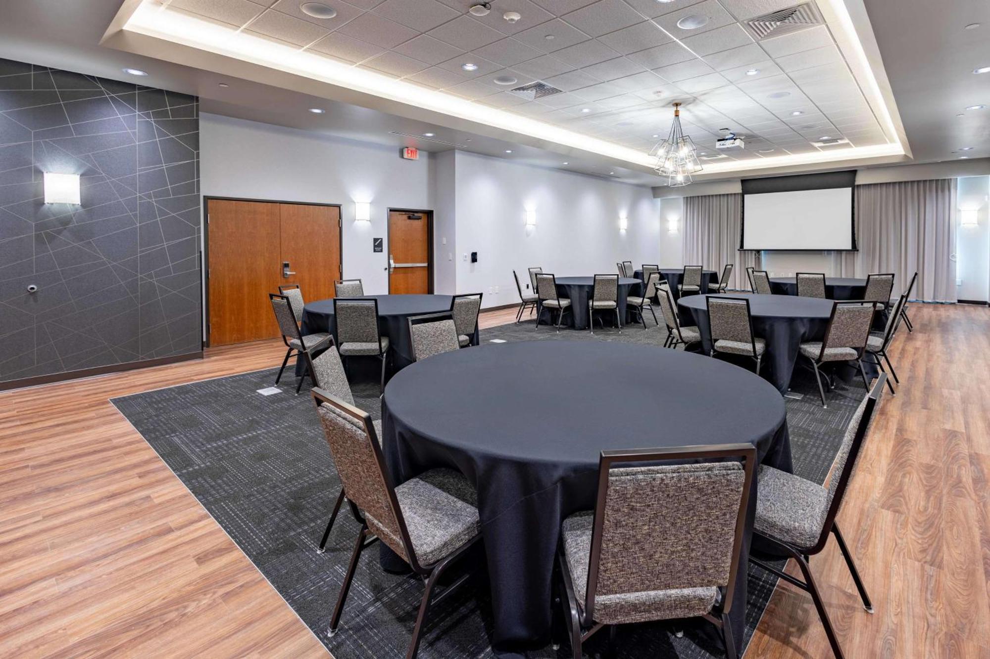 Drury Plaza Hotel Savannah Pooler Bagian luar foto